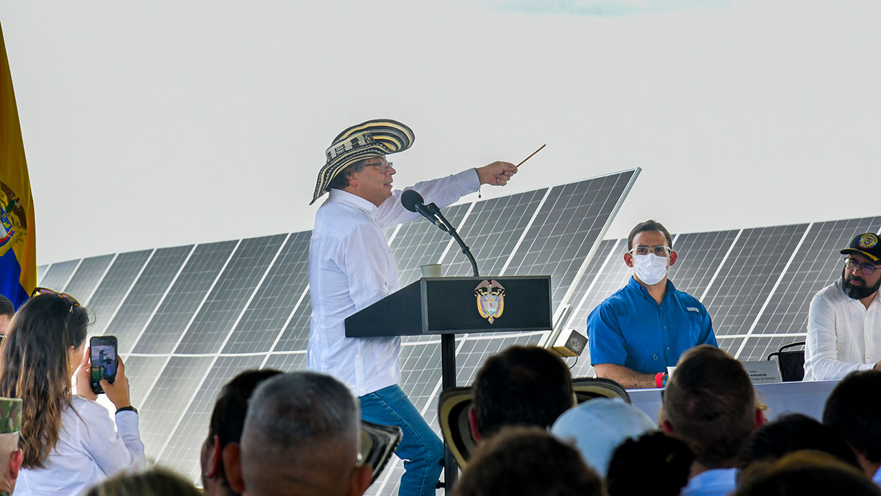 El presidente Gustavo Petro aseguró que los parques solares deben beneficiar a la comunidad donde estén ubicados, para lo cual n