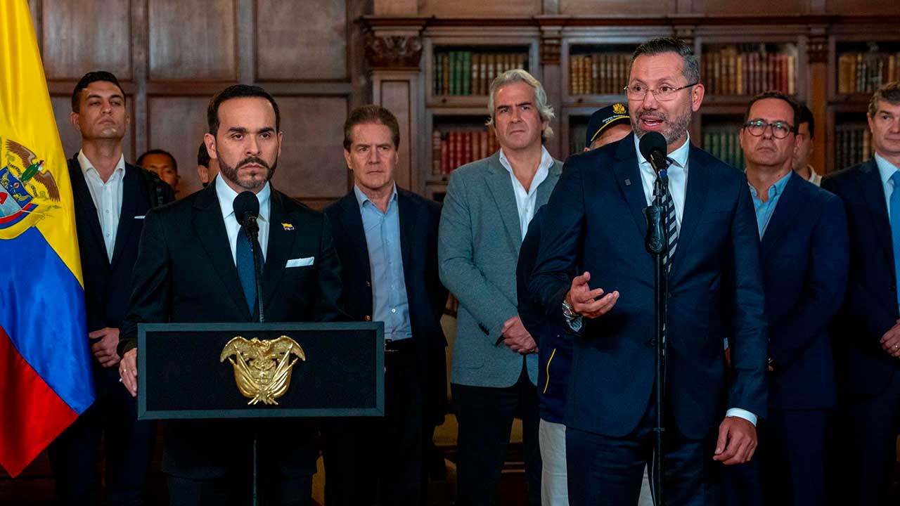 El Ministro de Vivienda, Jaime Andrés Beltrán, aseguró que la reconstrucción de las zonas afectadas por el terremoto se hará en 