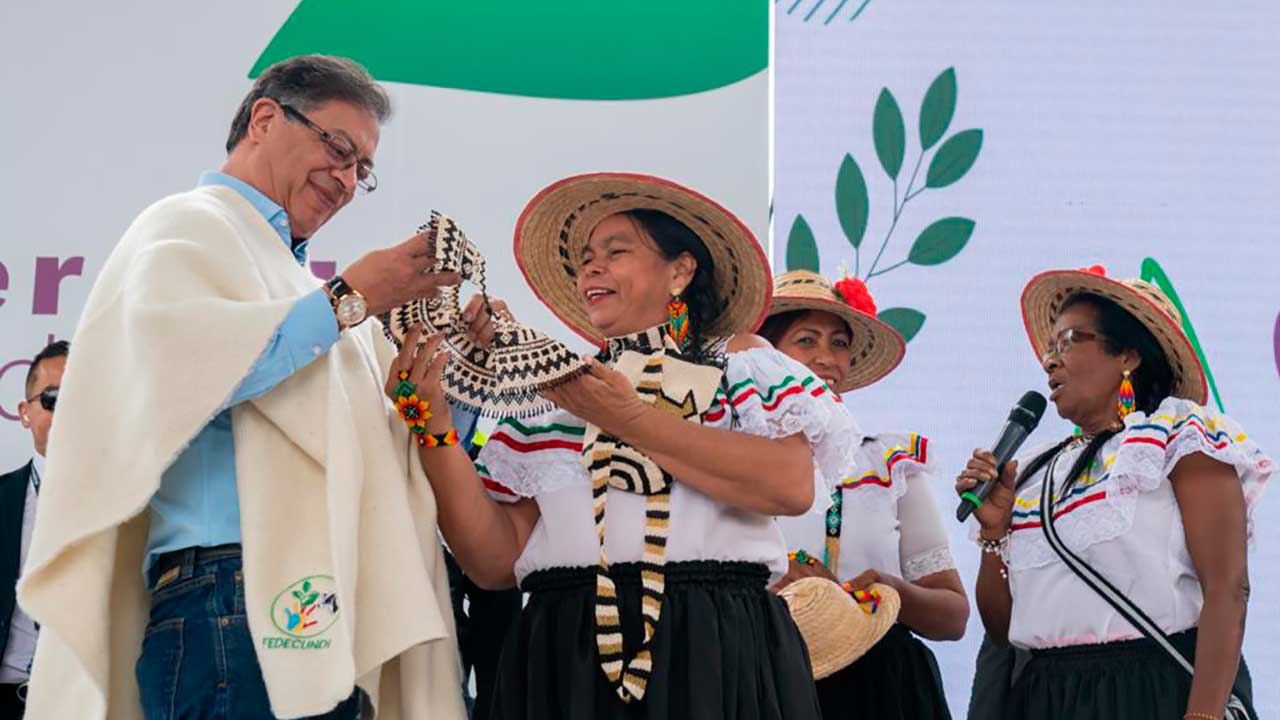 Presidente Petro compartiendo con campesinos en Mosquera, Cundinamarca