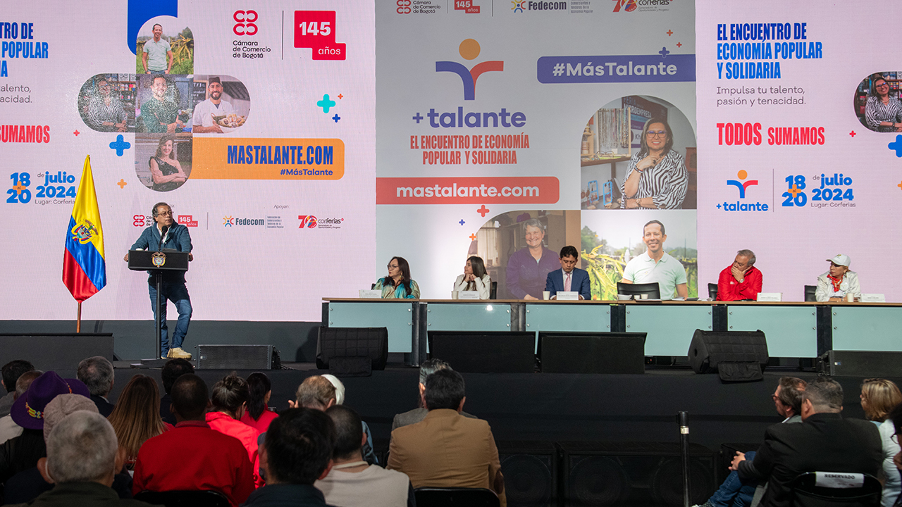Presidente Gustavo Petro durante el Primer Encuentro de Economía Popular y Solidaria: "Más Talante en Bogotá"