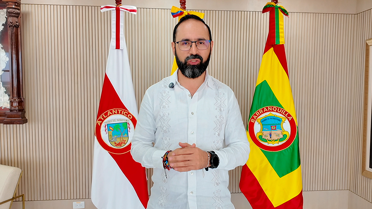 El ministro de Minas y Energía, Andrés Camacho, explica los nuevos acuerdos para bajar tarifas de energía en el Caribe.