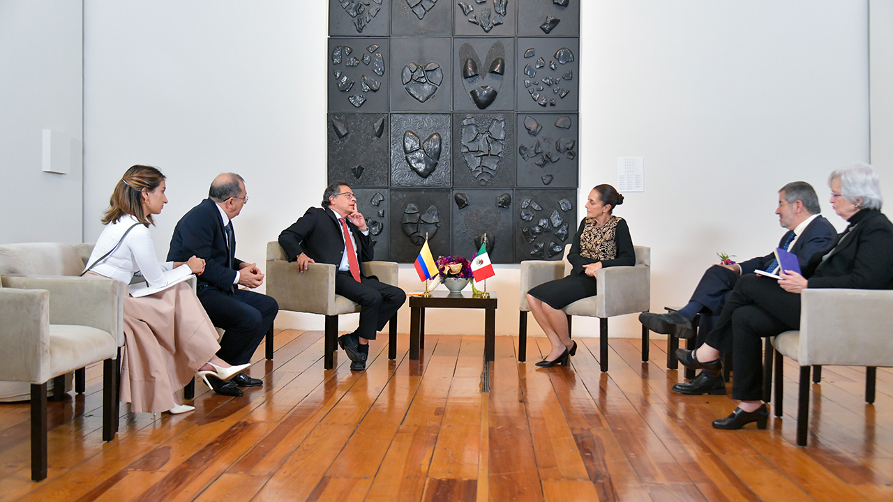 Reunión del presidente Petro con Sheinbaum, en vísperas de su posesión como mandataria de los mexicanos.