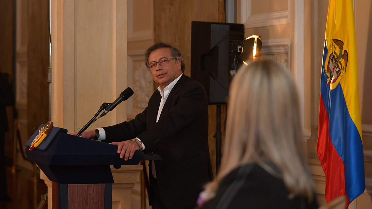 Presidente Gustavo Petro durante la posesión de la Magistrada del Consejo de Estado, Elizabeth Becerra