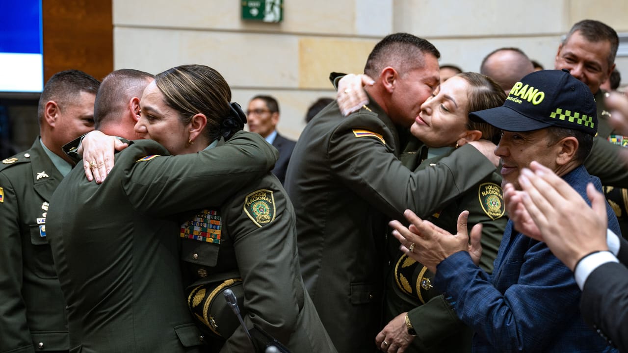Grupo de 32 altos oficiales de las Fuerzas Militares cuyos ascensos fueron aprobados por el Senado