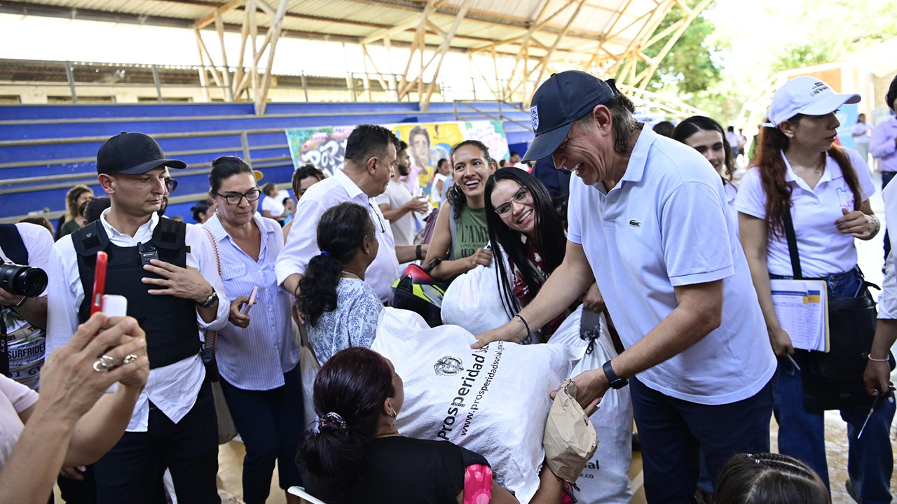 Gustavo Bolívar expresó ante habitantes de Girardot, en octubre pasado: “Hoy queremos decirles que desde Prosperidad Social logr