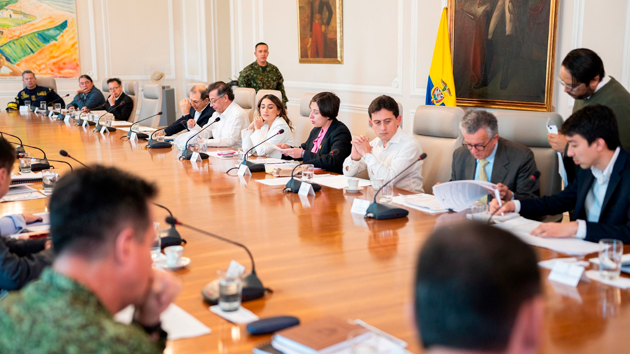 El presidente Gustavo Petro y los ministros del despacho analizan las ayudas para la población y los comerciantes de El Catatumb