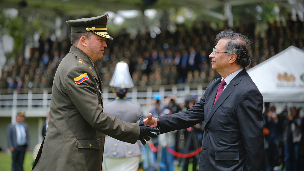 Ante el presidente Petro, el general Carlos Fernando Triana asume como director de la Policía Nacional