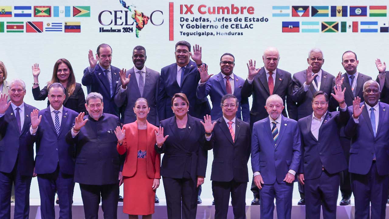 Presidente Gustavo Petro durante la plenaria IX Cumbre de Jefas, Jefes de Estado y Gobierno de la CELAC