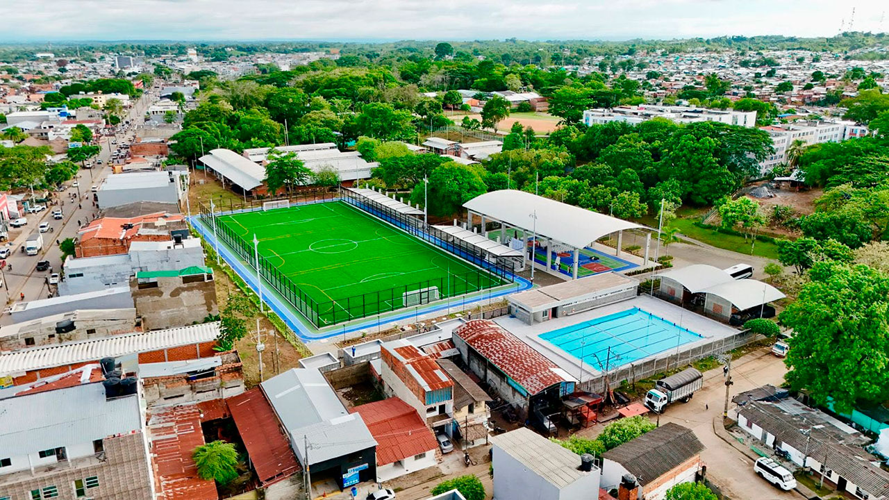 ​El polideportivo construido con recursos del Sistema General de Regalías cuenta con cancha de fútbol sintética,
