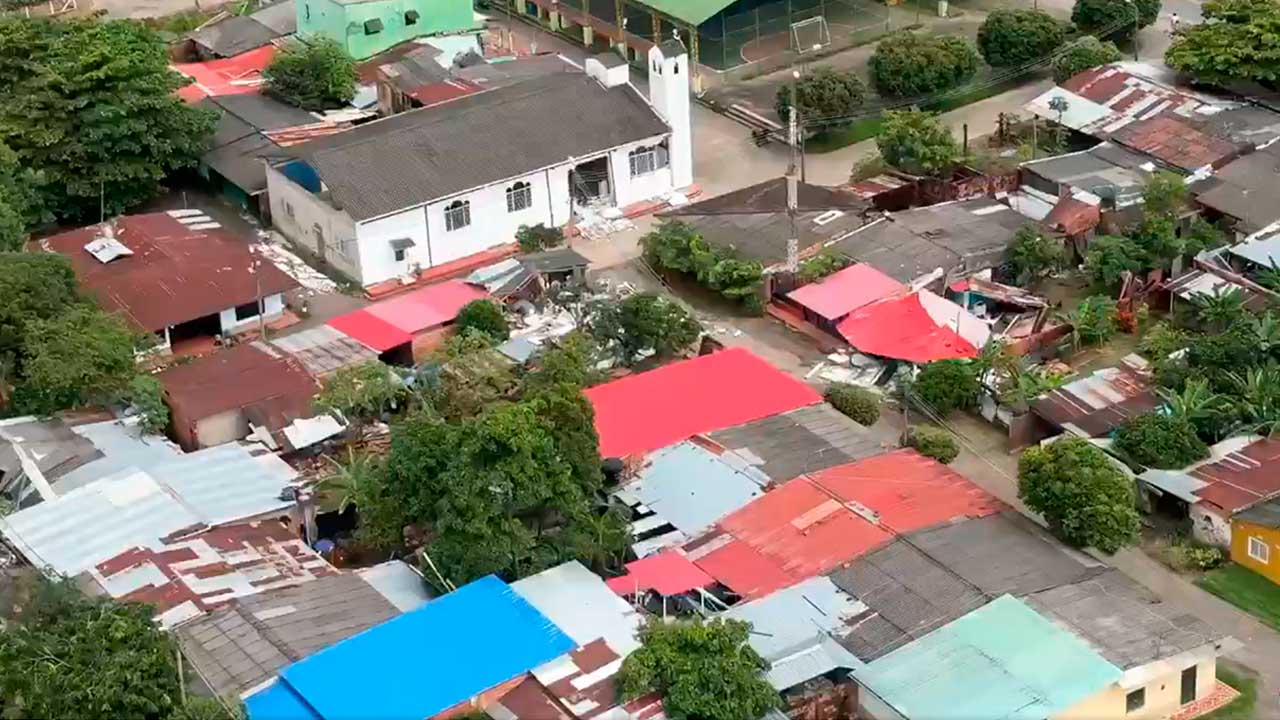 Imagen captada desde un helicóptero Bell 206 Ranger en las zonas más afectadas que dejó el sismo en Paratebueno, Cundinamarca.