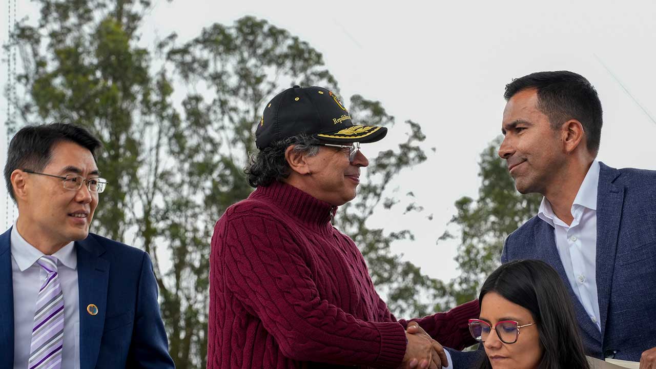 El presidente Gustavo Petro dijo que el corredor férreo Bogotá–Faca, disminuye el tiempo de movilidad de dos horas a 40 minutos.