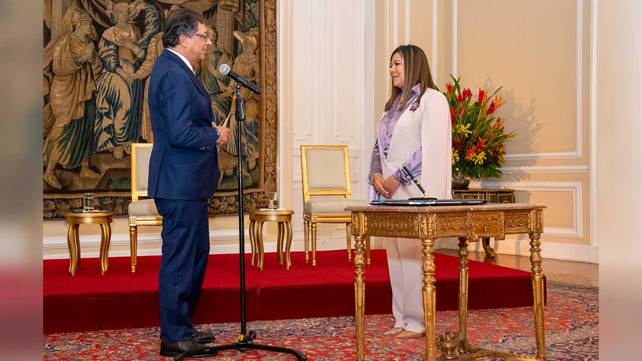 La posesión de la fiscal general de la Nación, Luz Adriana Camargo, ante el presidente Gustavo Petro queda plenamente respaldada
